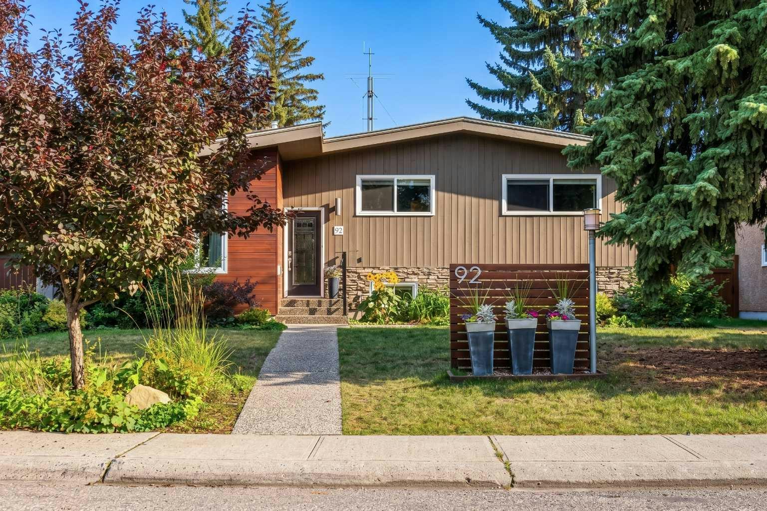 92 Chinook Drive SW, Calgary, AB, T2V 2P9