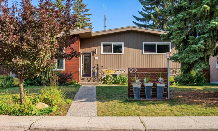 92 Chinook Drive SW
