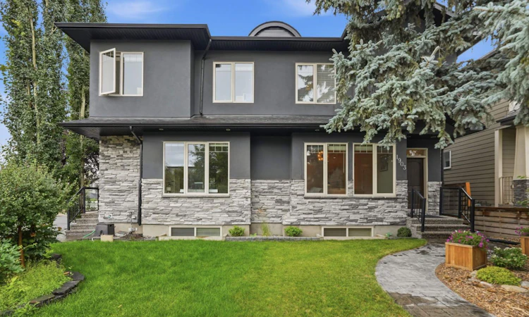 1903 26 Avenue SW