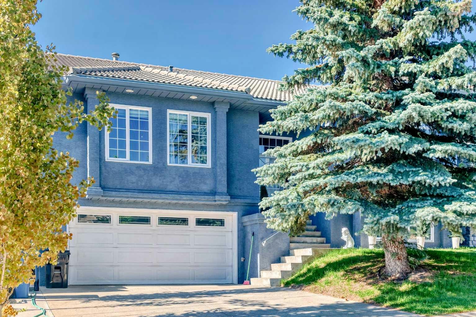 8 Signature Point SW, Calgary, AB, T3H 2Y2