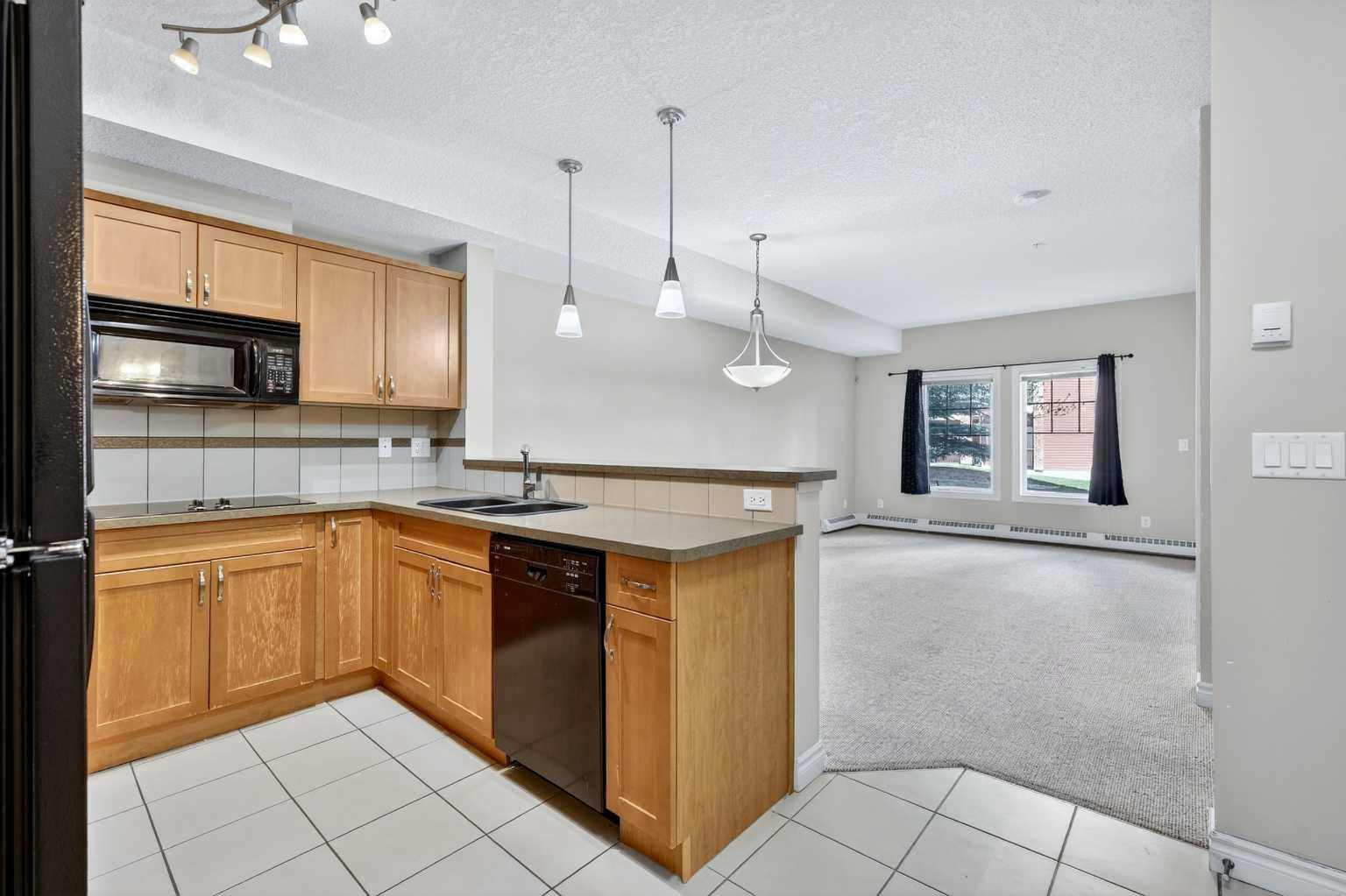 137-60 Royal Oak Plaza NW - 4