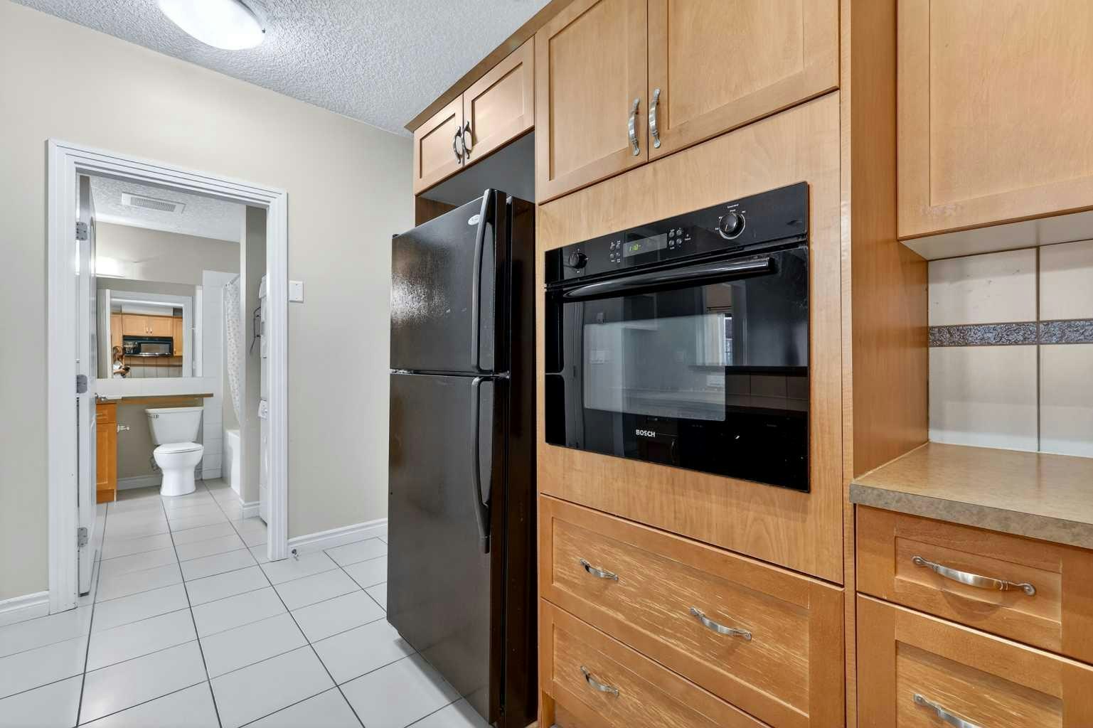 137-60 Royal Oak Plaza NW - 3