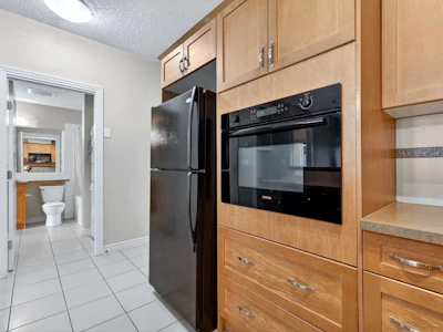 137-60 Royal Oak Plaza NW - 3