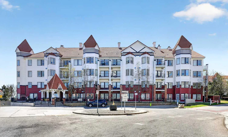 137-60 Royal Oak Plaza NW