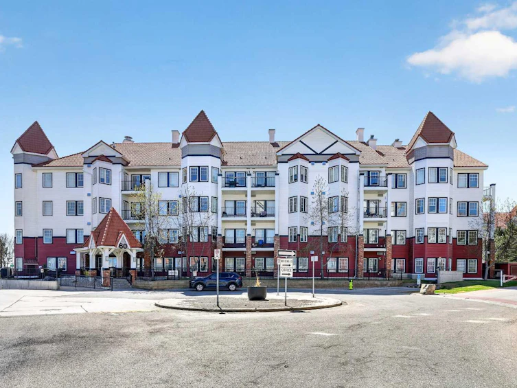 137-60 Royal Oak Plaza NW, Calgary, AB, T3G 0A7