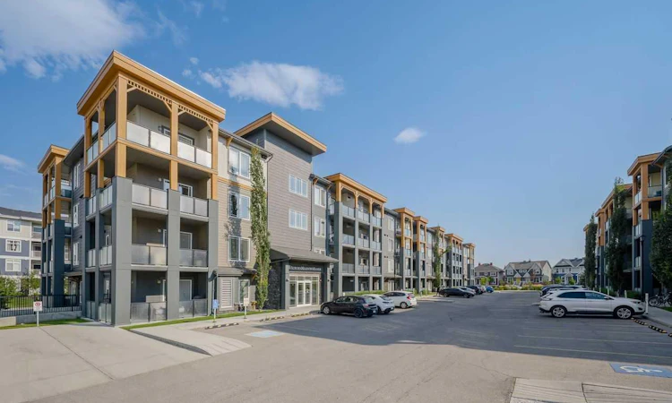 305-100 Auburn Meadows Manor SE