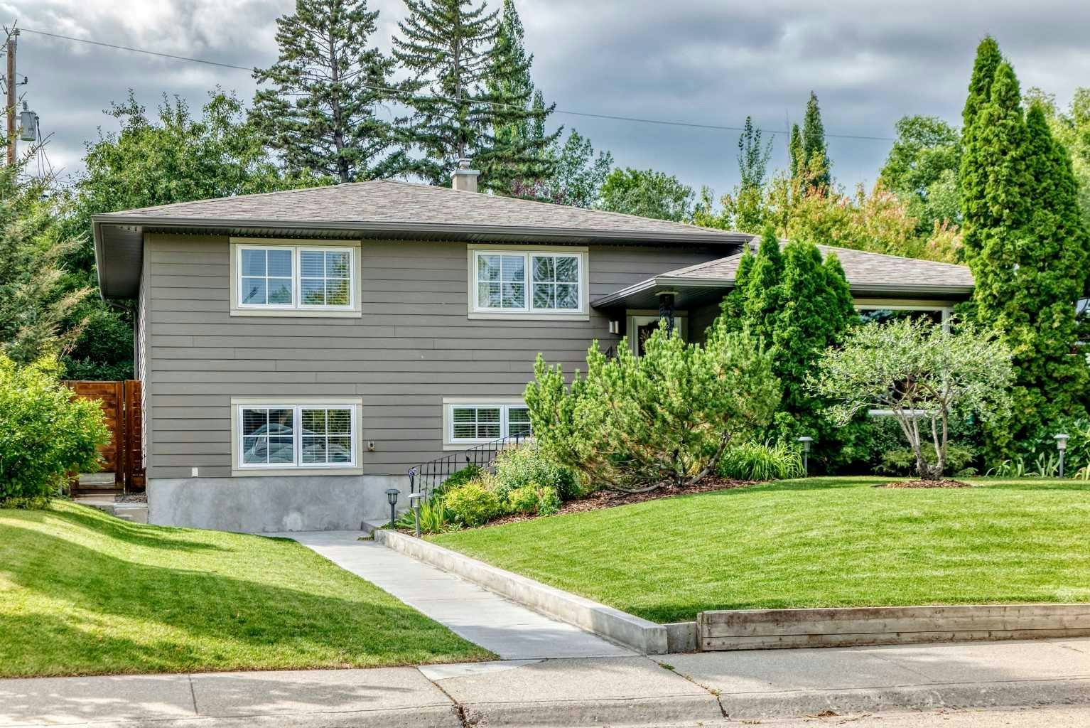 47 Woodlark Drive SW, Calgary, AB, T3C 3H5