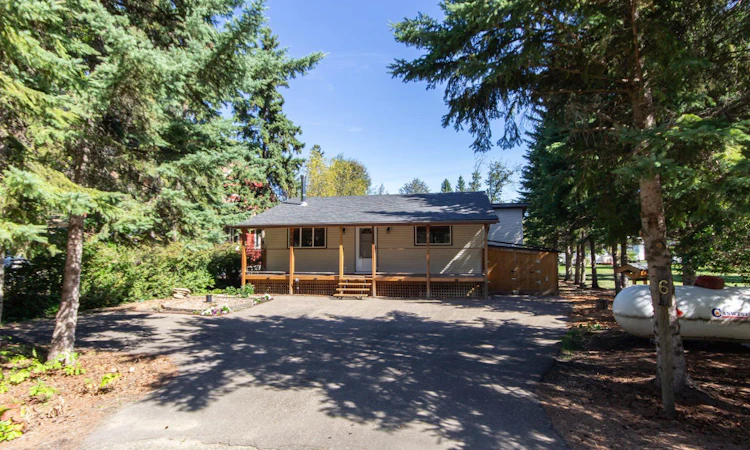 6 Poplar Crescent