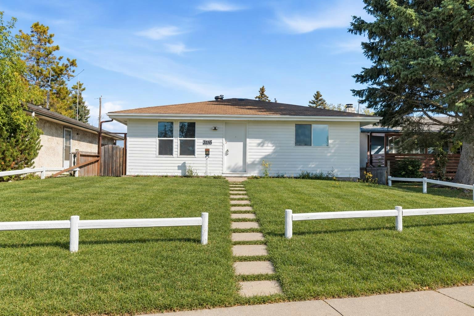 3116 39 Street SE, Calgary, AB, T2B 1B1