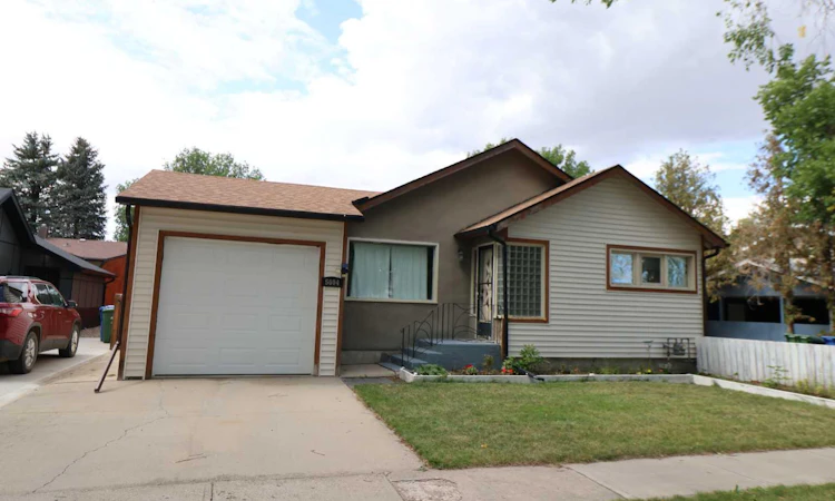 5004 52st