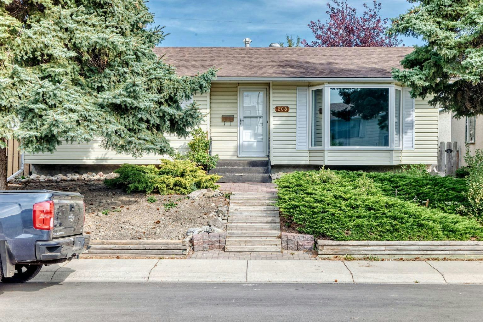 208 Penbrooke Way SE, Calgary, AB, T2A 3S8