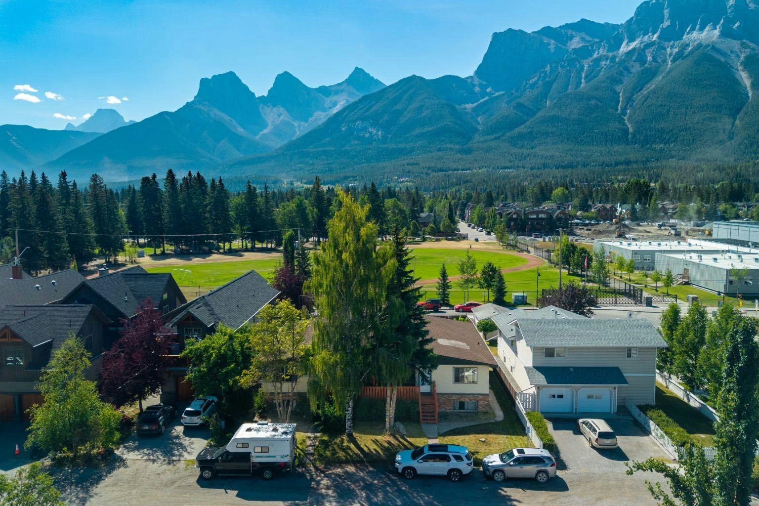 631 & 633 7th Street, Canmore, AB, T1W 2C2