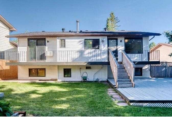 19 Hawkwood Drive NW, Calgary, AB, T3G 1Z2