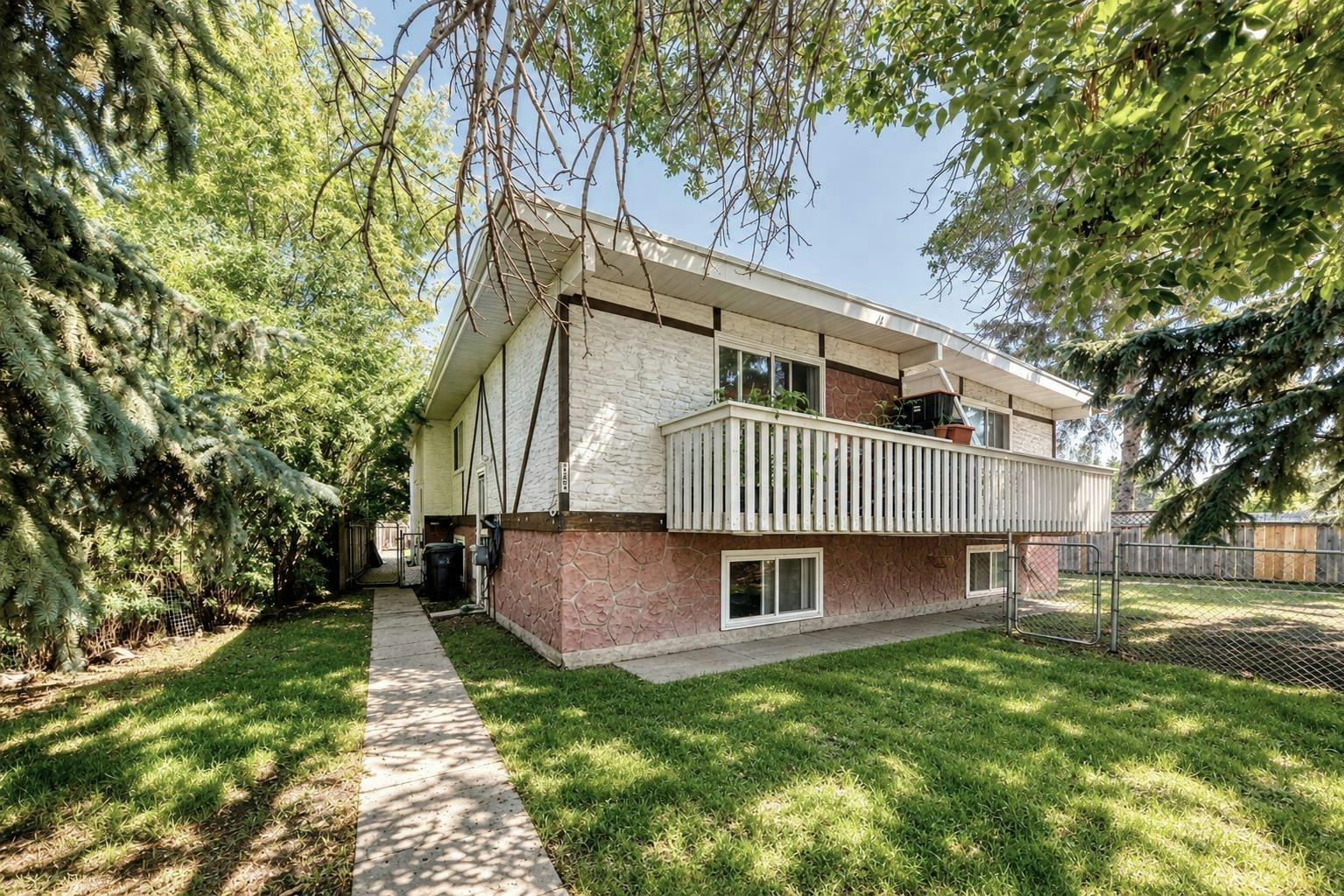 7726 & 7728 34 Avenue NW, Calgary, AB, T3B 1N6
