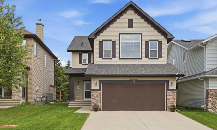 18 Drake Landing Crescent