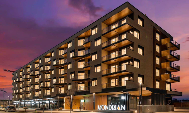 315-8370 Broadcast Avenue SW