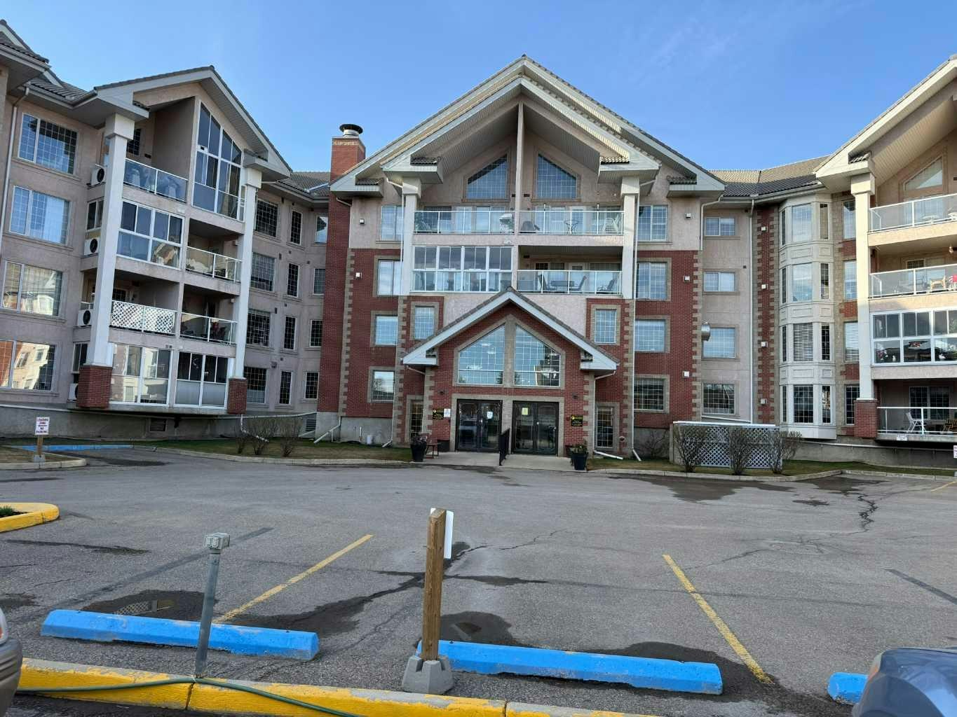 327-4805 45 Street, Red Deer, AB, T4N 7A9