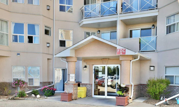 415-4623 65 Street