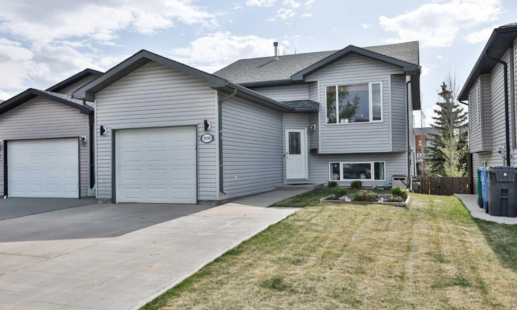 709 Blackfoot Terrace W