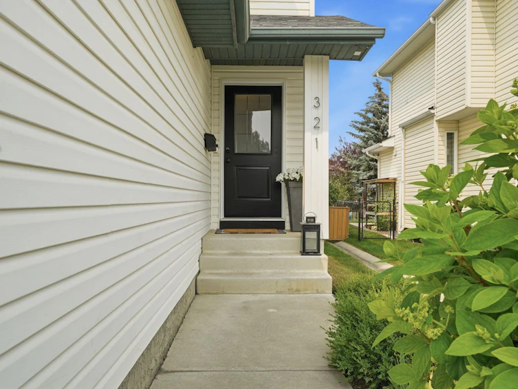 321 Douglas Ridge Circle SE, Calgary, AB, T2Z 3H5 - 3