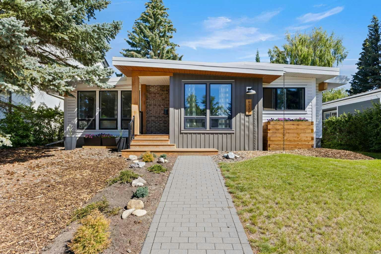 6236 Longmoor Way SW, Calgary, AB, T3E 5Z7