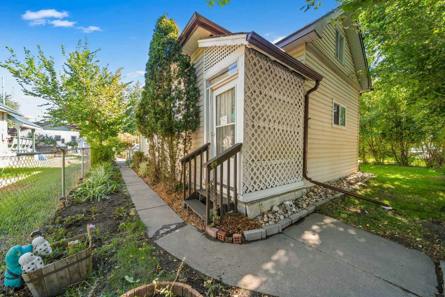 511B Maple Avenue SE, Medicine Hat, AB, T1B 3A6