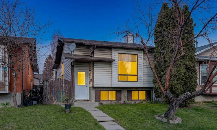 13 Taraglen Road NE