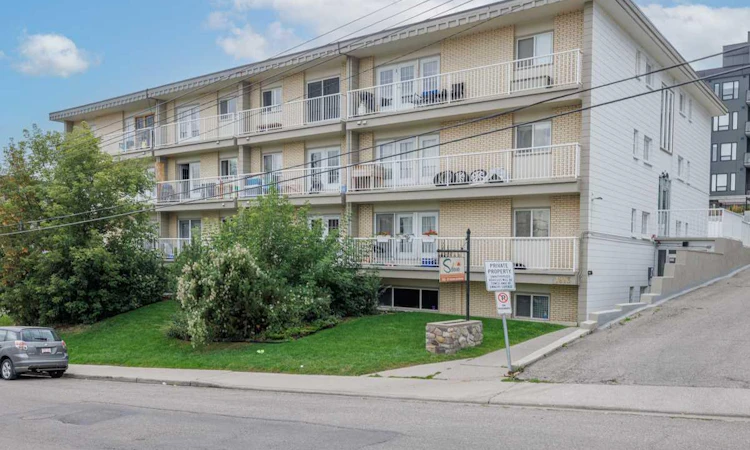 18-1813 25 Avenue SW