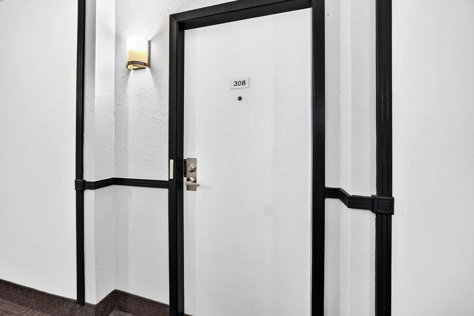 308-3730 50 Street NW, Calgary, AB, T3A 2V9