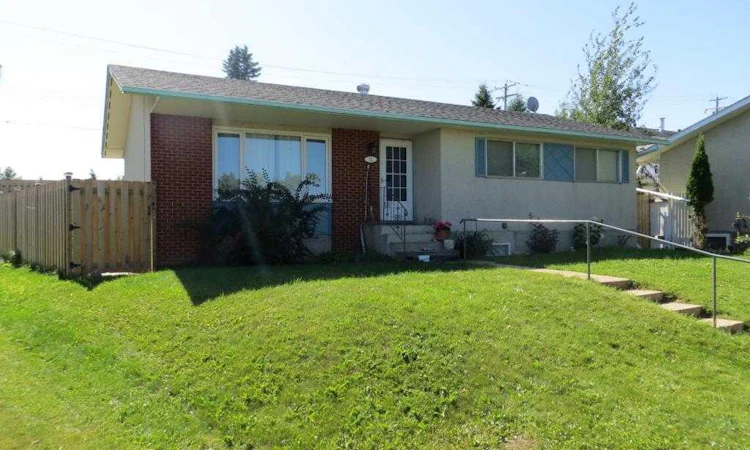 51 Lakeview Crescent
