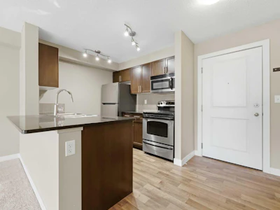 1110-625 Glenbow Drive - 4