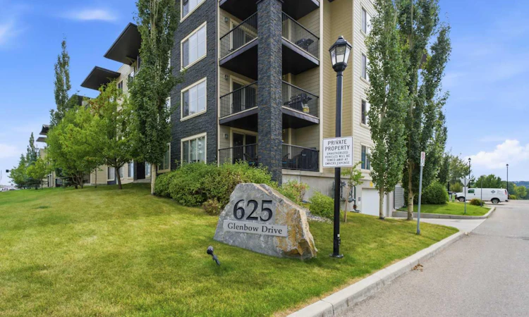 1110-625 Glenbow Drive
