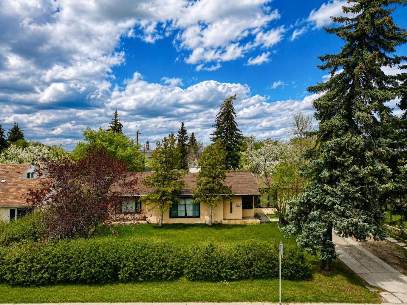 2110 26 Avenue SW, Calgary, AB, T2T 1E6