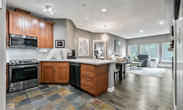 233-20 Discovery Ridge Close SW