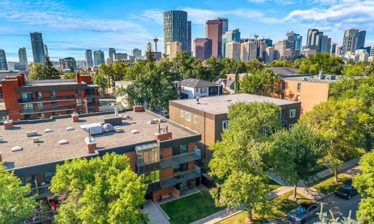 301-345 4 Avenue NE