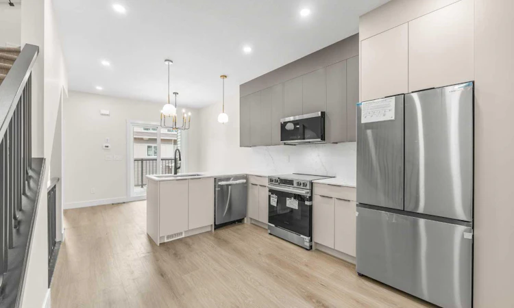 301-67 Panatella Square NW