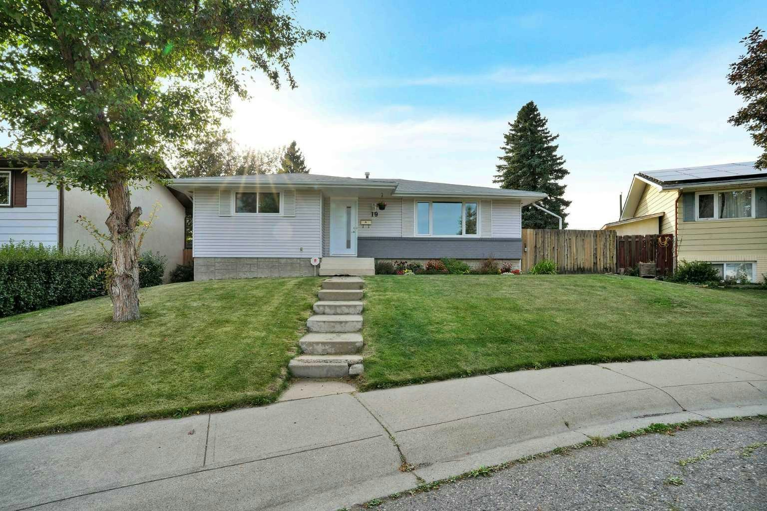 19 Maryvale Crescent NE, Calgary, AB, T2A 2V5