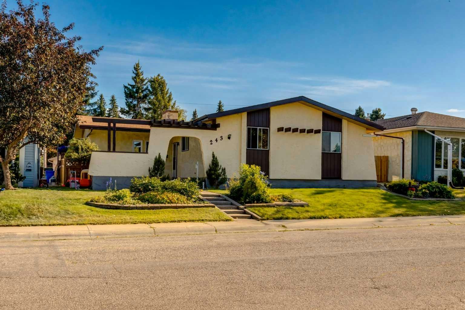 243 Cedarpark Green SW, Calgary, AB, T2W 2K1