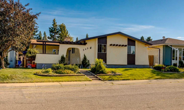 243 Cedarpark Green SW