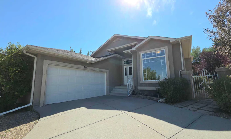 101 Edgebrook Grove NW