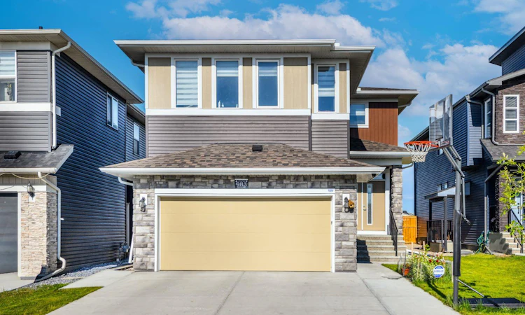 983 Corner Meadows Way NE