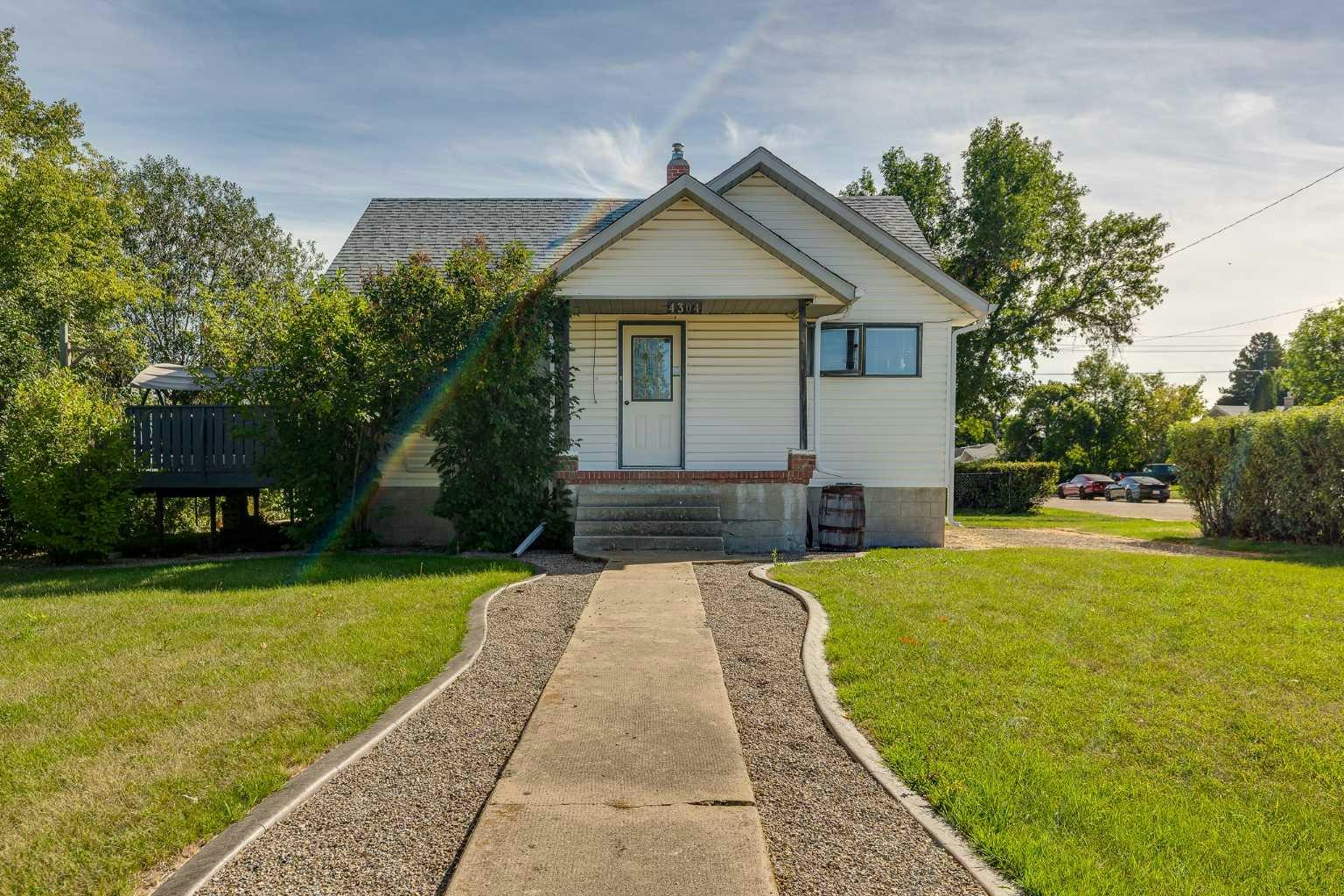 4304 50 Avenue, Innisfail, AB, T4G 1M5