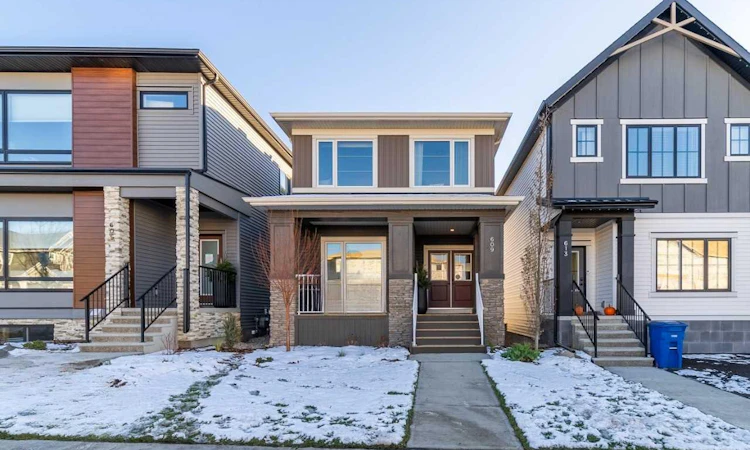609 Lambeau Link SE