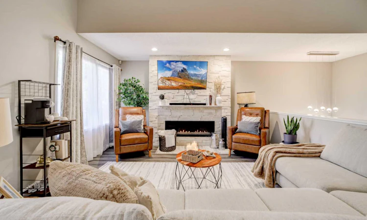 7 Canyon Court W