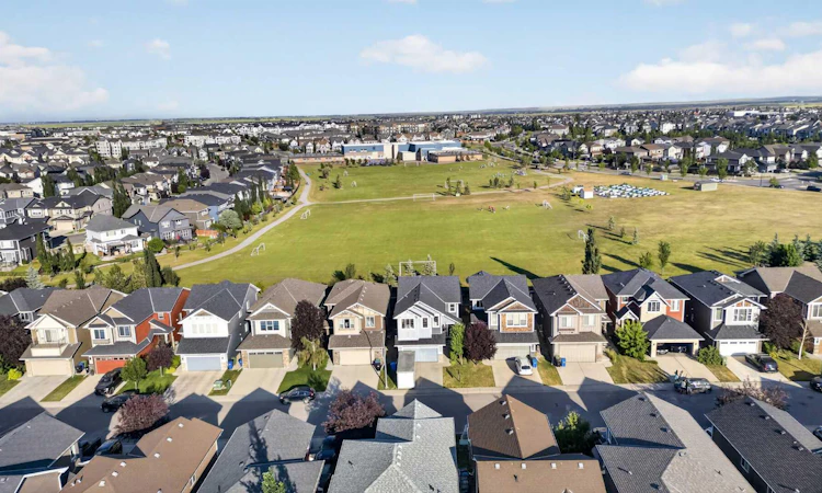 76 Auburn Glen Heights SE