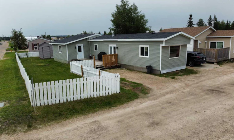 42 Evergreen Crescent