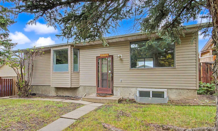 6304 28 Avenue NE