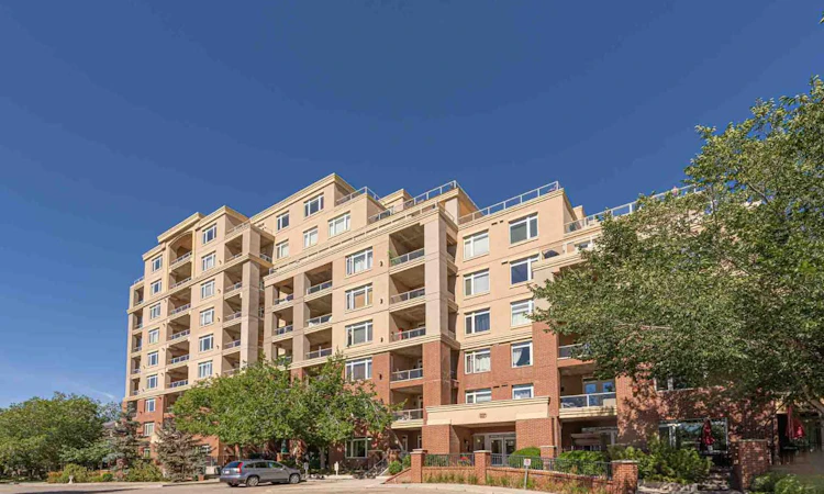 3302-24 Hemlock Crescent SW