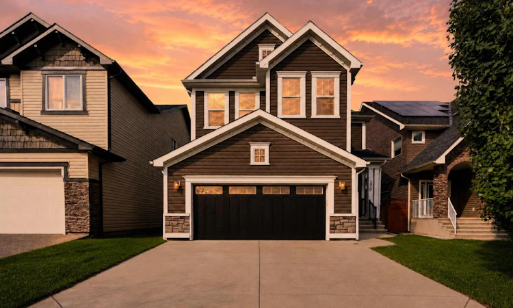 370 Silverado Way SW