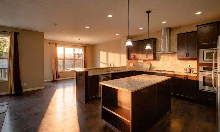 370 Silverado Way SW